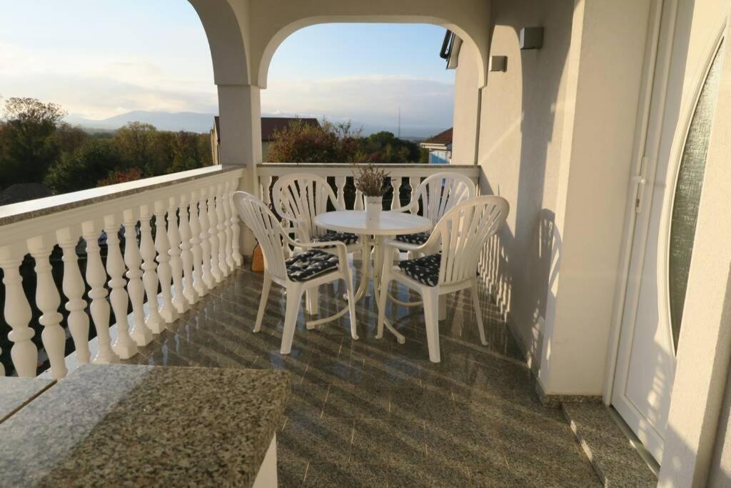Mitros Apartment Malinska Luaran gambar